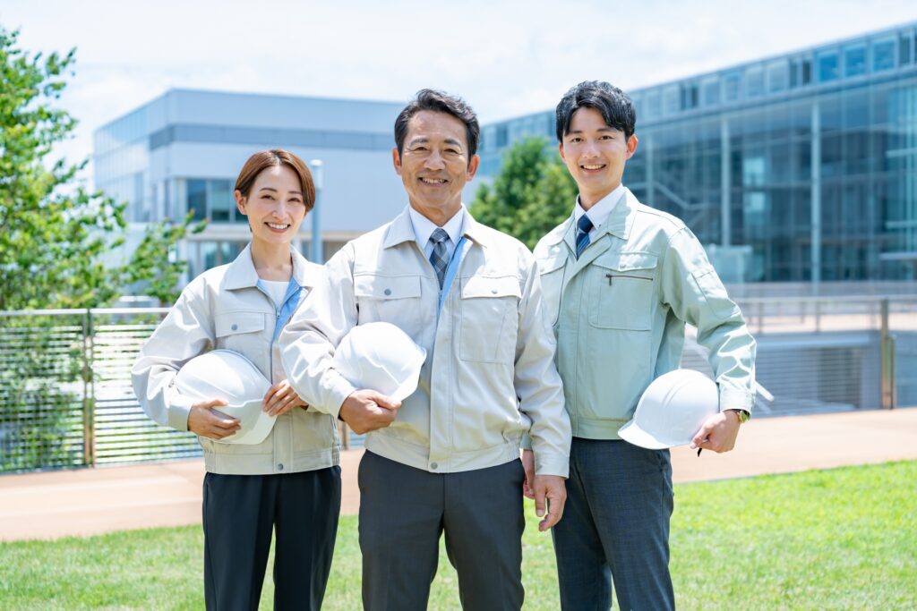 従業員が笑顔の写真